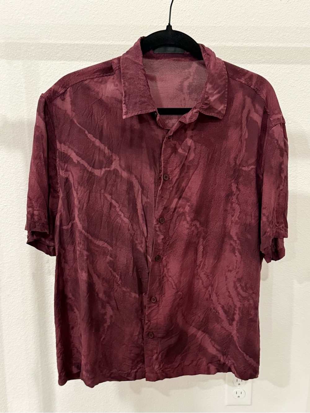 Zara Men's Short-Sleeve Button-Down Shirt in Wine Maroon